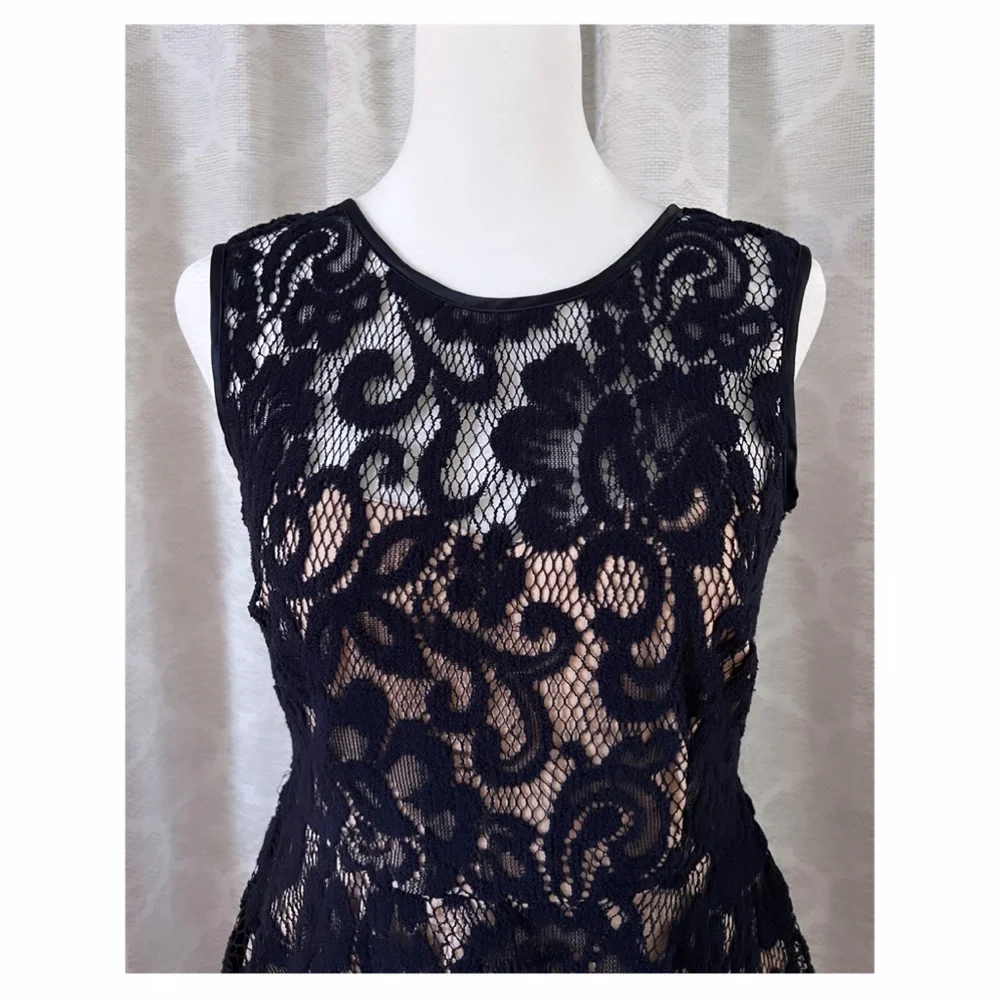 Betsy & Adam Sleeveless Lace Print Dress / Navy Blue & Nude / Tule Hem / Size 4P - Picture 3 of 9